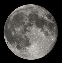 月は毎年3～4㎝ずつ地球から離れていっている
