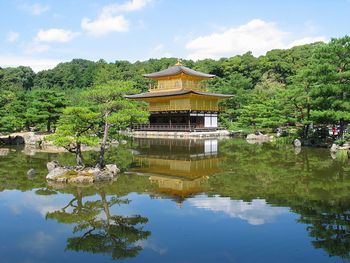 鹿苑寺舎利殿（金閣寺）