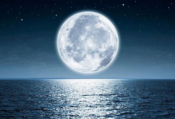 月の謎やアポロ計画！身近な月の奇妙な真実16