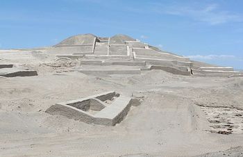 ナスカの地上絵 ピラミッド